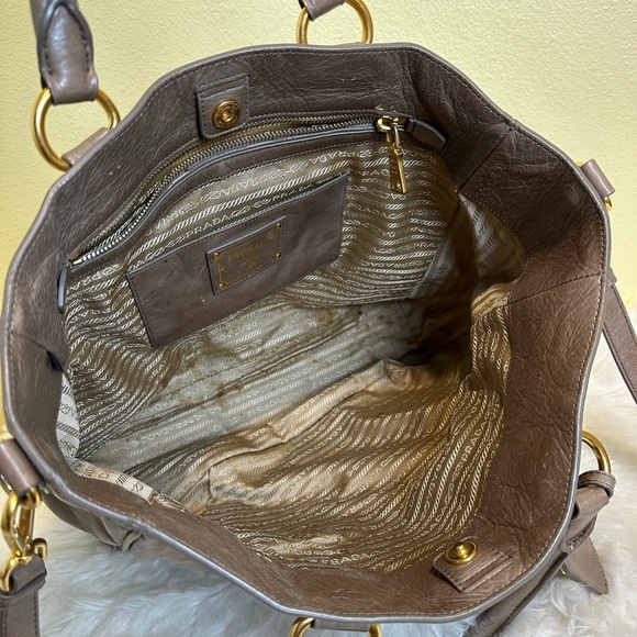💯 Authentic Prada  Two-way Leather Tote Bag🍀 - Picture 16 of 17